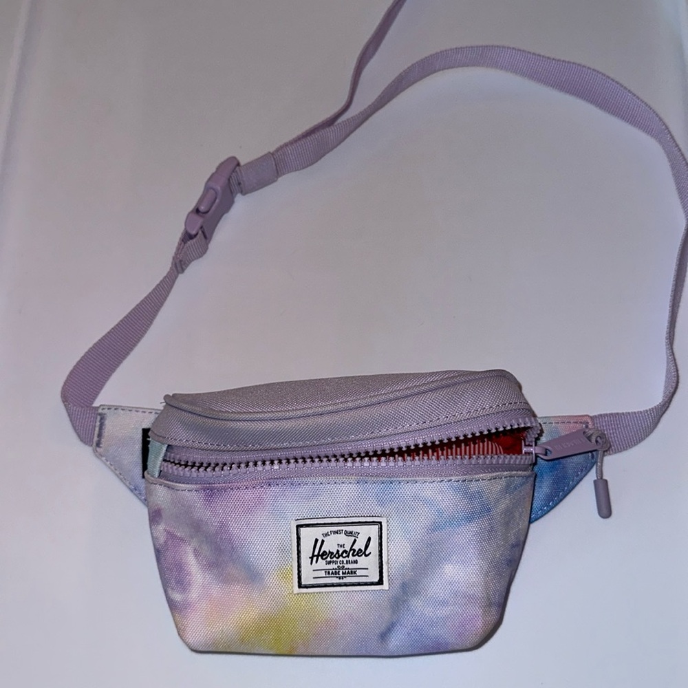 Small HERSCHEL fanny pack - Purple & Tie Dye - Perfect for errands! Never used